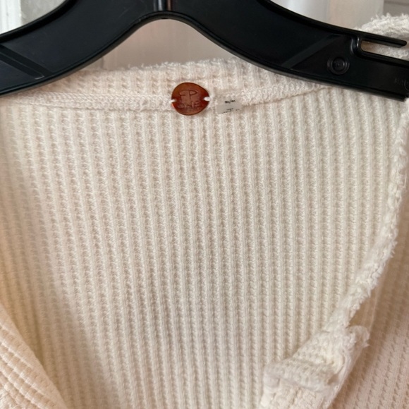 Free People Women’s Colt Top Waffle Knit Raw Hem Long Sleeves Sz M - Picture 5 of 15